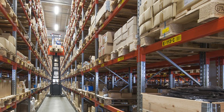 P90 Narrow Aisle Racking